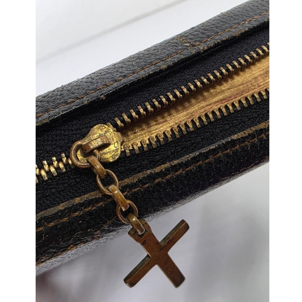 Vintage Holman Holy Bible Black Leather Zipper Cross 1969 Old New Testament